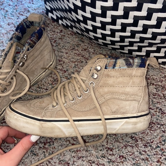 Women’s Vans Size 5 - Picture 2 of 3